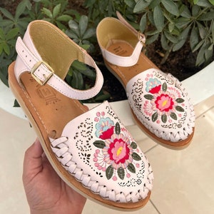 Mexican Huarache Florecita. Mexican Leather Shoe. Hippie Boho. Traditional Huarache. Latin Fashion. Mexican Style Shoe. Ethnic style. image 3