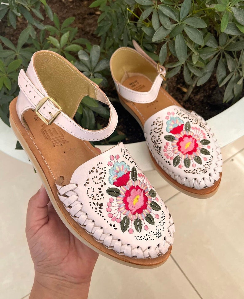 Mexican Huarache Florecita. Mexican Leather Shoe. Hippie Boho. Traditional Huarache. Latin Fashion. Mexican Style Shoe. Ethnic style. image 3