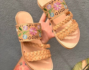 Huarache Sandal ~ All Sizes Boho- Hippie Vintage ~ Mexican Style ~ Colorful Leather ~ Mexican Huaraches. Bohemian sandals