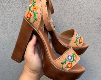 Plataformas Mexicanas de acuerdo Genuino. Zapatos de tacón alto Fiesta Mexicana. Huaraches de Cuero. Boda Mexicana. Latina shoes. 5 de mayo