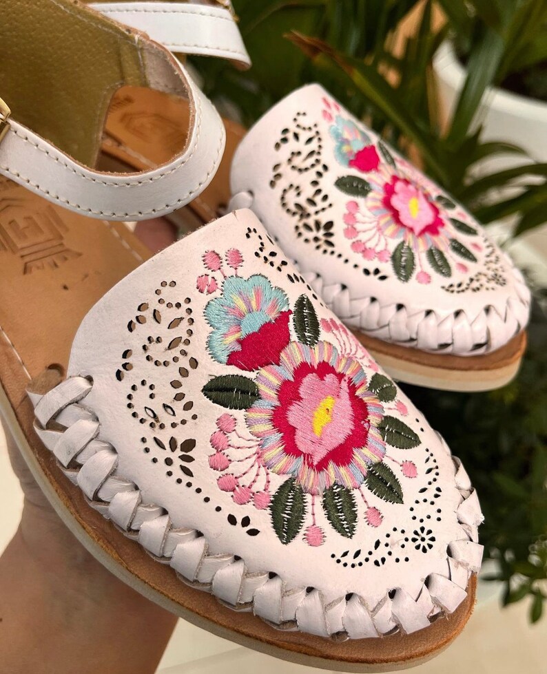 Mexican Huarache Florecita. Mexican Leather Shoe. Hippie Boho. Traditional Huarache. Latin Fashion. Mexican Style Shoe. Ethnic style. image 4