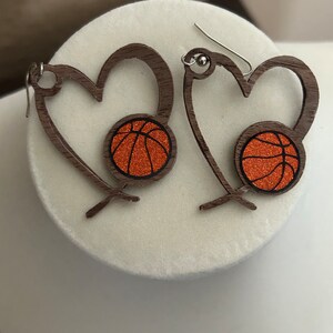 Pendiente corazón deporte personalizado equipo pendiente regalo para mamá pendiente corazón regalo para entrenador pendiente para entusiasta del deporte pendiente en forma de corazón