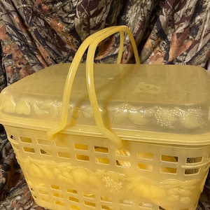 Vintage 80s picnic basket