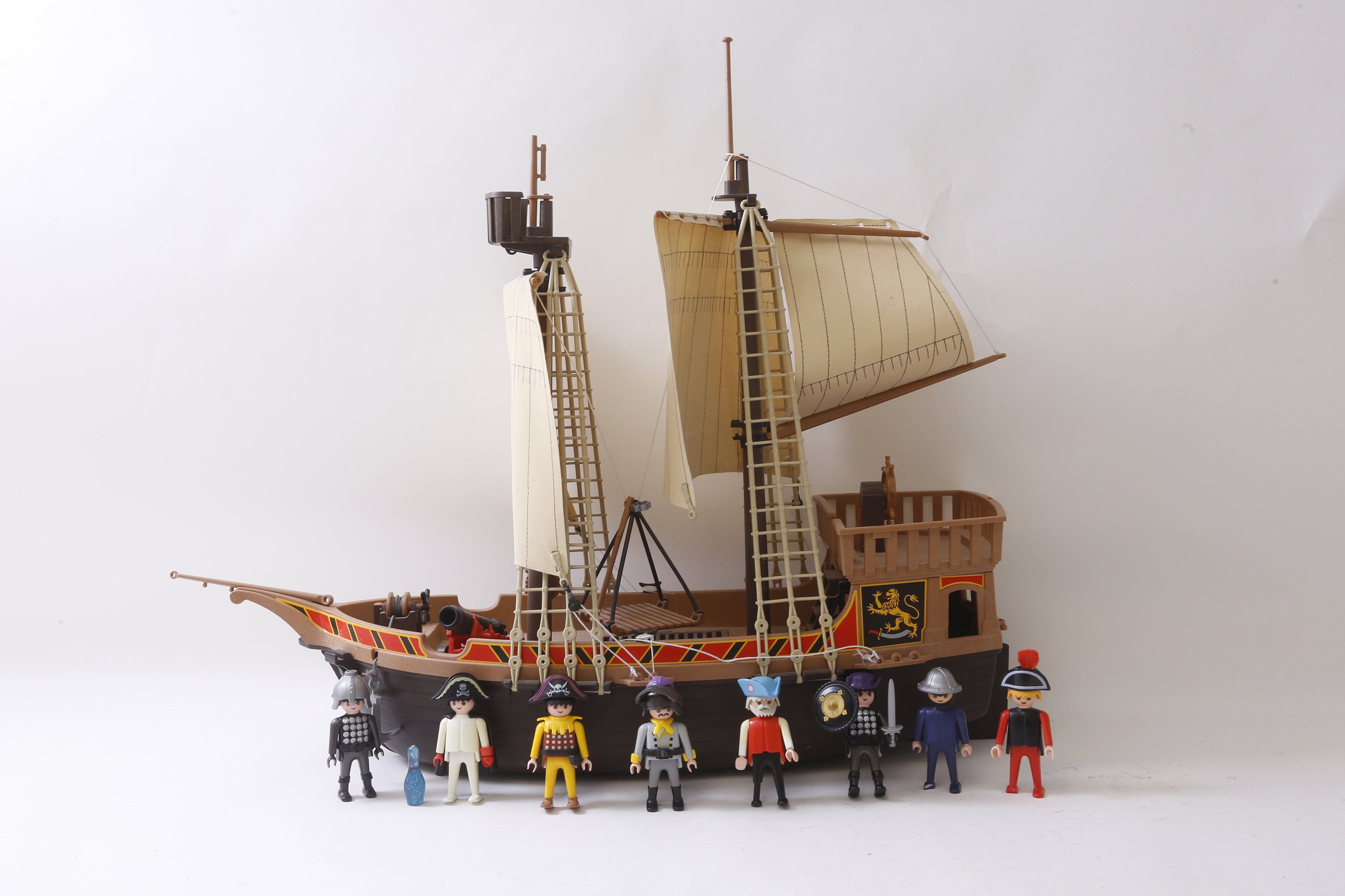 Playmobil Pirate Ship, Plunder Crew, Treasure, Cannon, Jolly Roger,  Blackbeard, Sails, Vintage, Collectible, MISC-053 