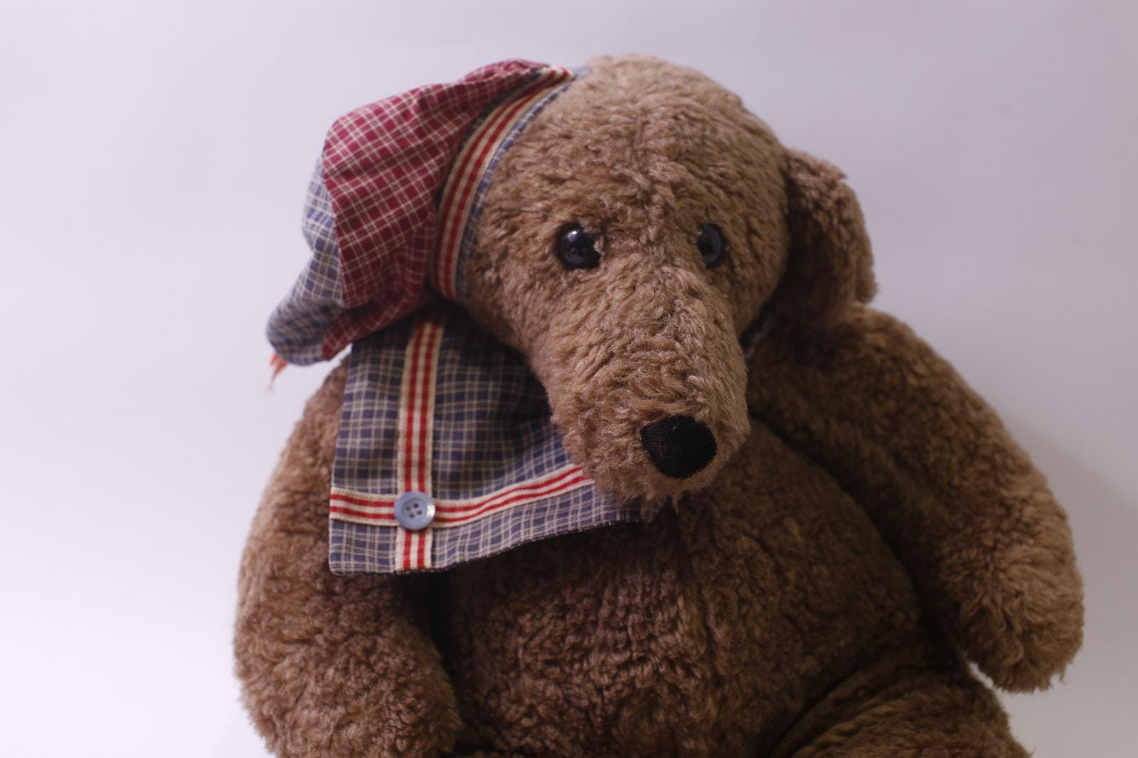 The Hen in the holly テディベア　アメリカンカントリードール The Hen in the Holly, Brown Bear, LARGE Plush, Long Nose, 22