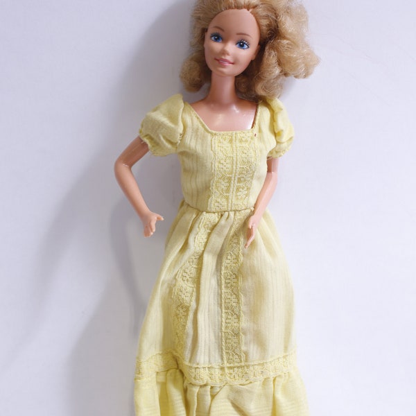 Mattel, Barbie, Doll, Long Yellow Dress, Lace Edges, Bent Arms, Toy, Female Figure, Playful, Vintage, Collectible, ~ 230624-GS 30