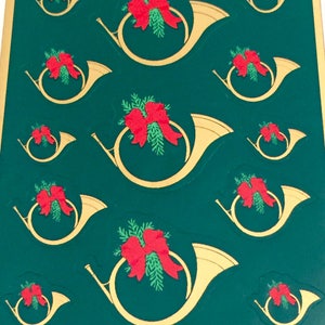 Hoja de pegatinas vintage de trompetas y cuernos franceses de Navidad de 1985 para álbumes de recortes, colección de pegatinas de Hallmark Craft ~ 20-01-544
