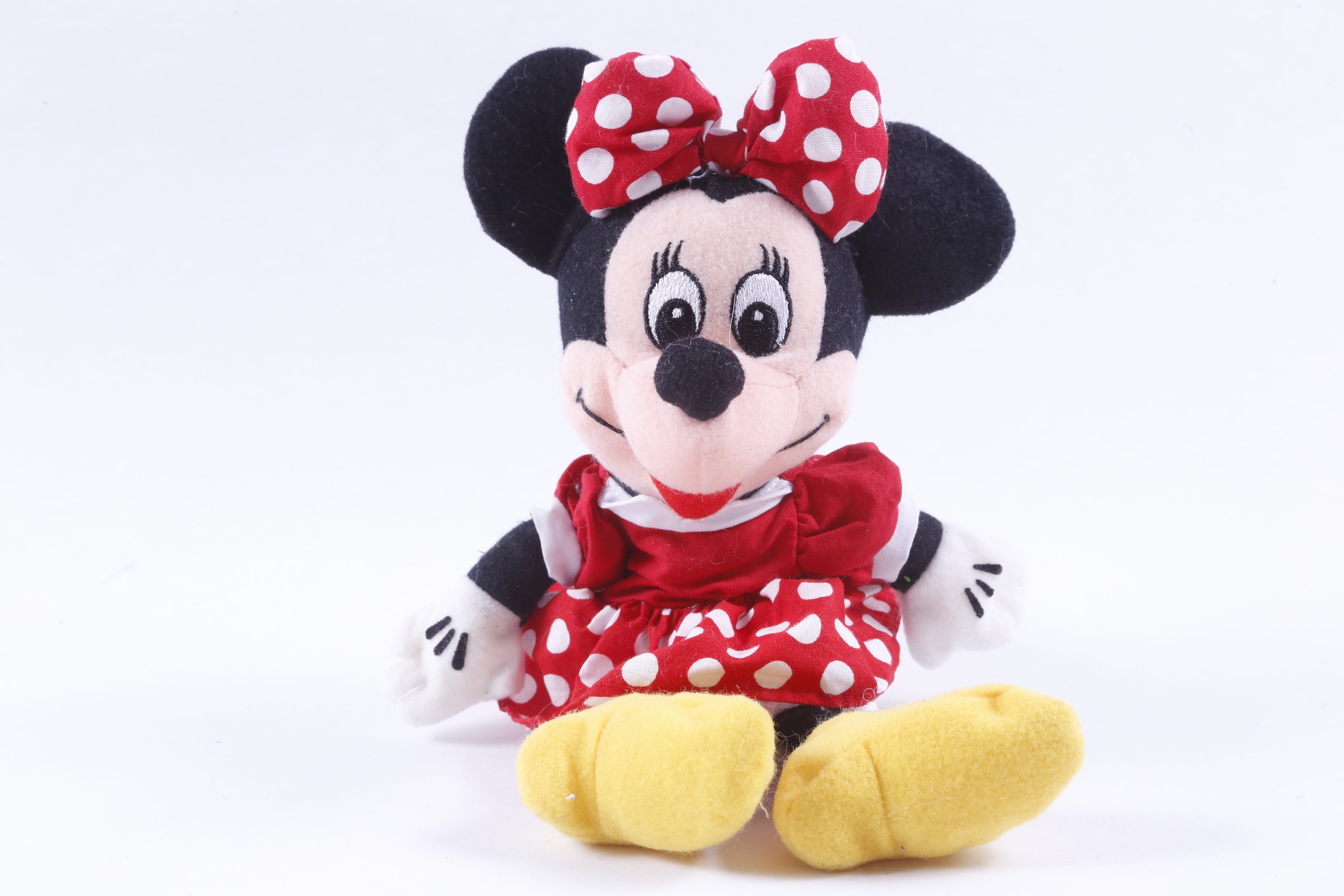 ディズニー、ビーニー、赤いドレスを着たミニーマウス、ぬいぐるみ