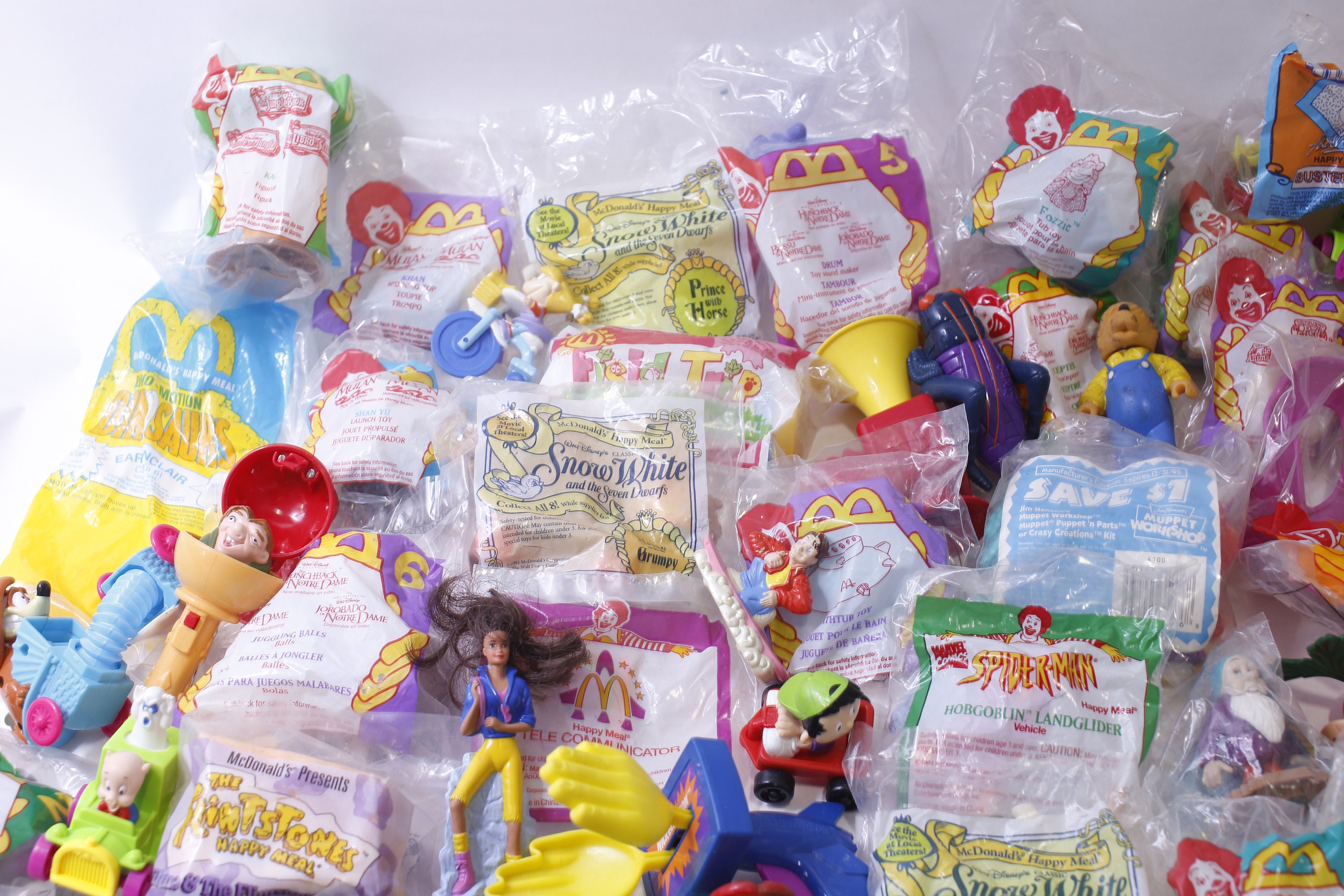 洋書 McDonald's Happy Meal Toys McDonald's Happy Meal Toys in the U.S.A. (Schiffer Book for