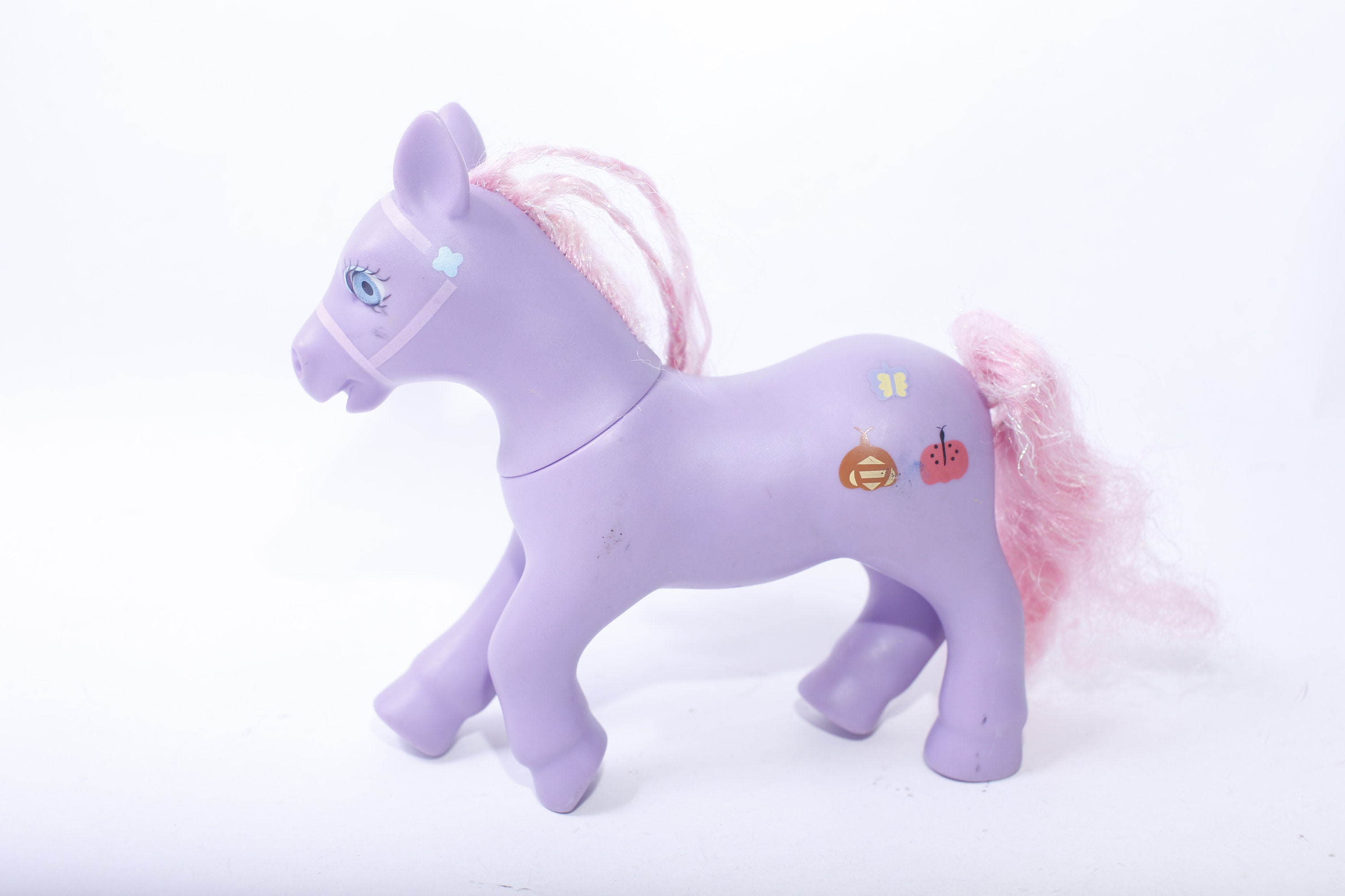 マイリトルポニー フェイキー、おもちゃのフィギュア、紫のボディ