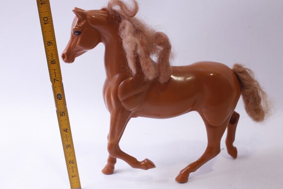 Figurine de cheval sculptée en céramique Art déco allemande d'après