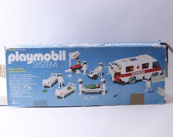 PLAYMOBIL 4404 LARGE Hospital / Clinic Plus 5681 Ambulance With Lights