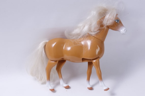 Barbie et son cheval tawny, poupees