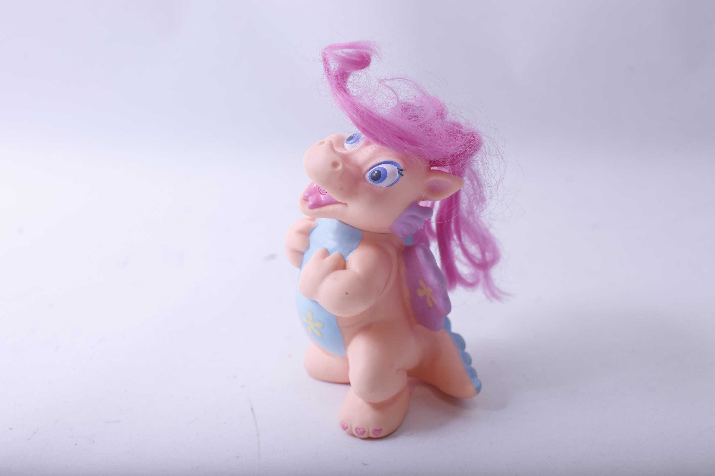 My Magic Kissing Dragon, Tickles, 1994, Galoob, Squeezing, 5