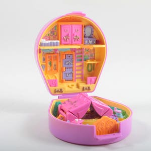 Polly Pocket Pony Ridin Show Compact Play set Vintage Pink Horse shoe Case Toy Pink Tent Tiny Bluebird Plastic ~ The Pink Room ~ 01