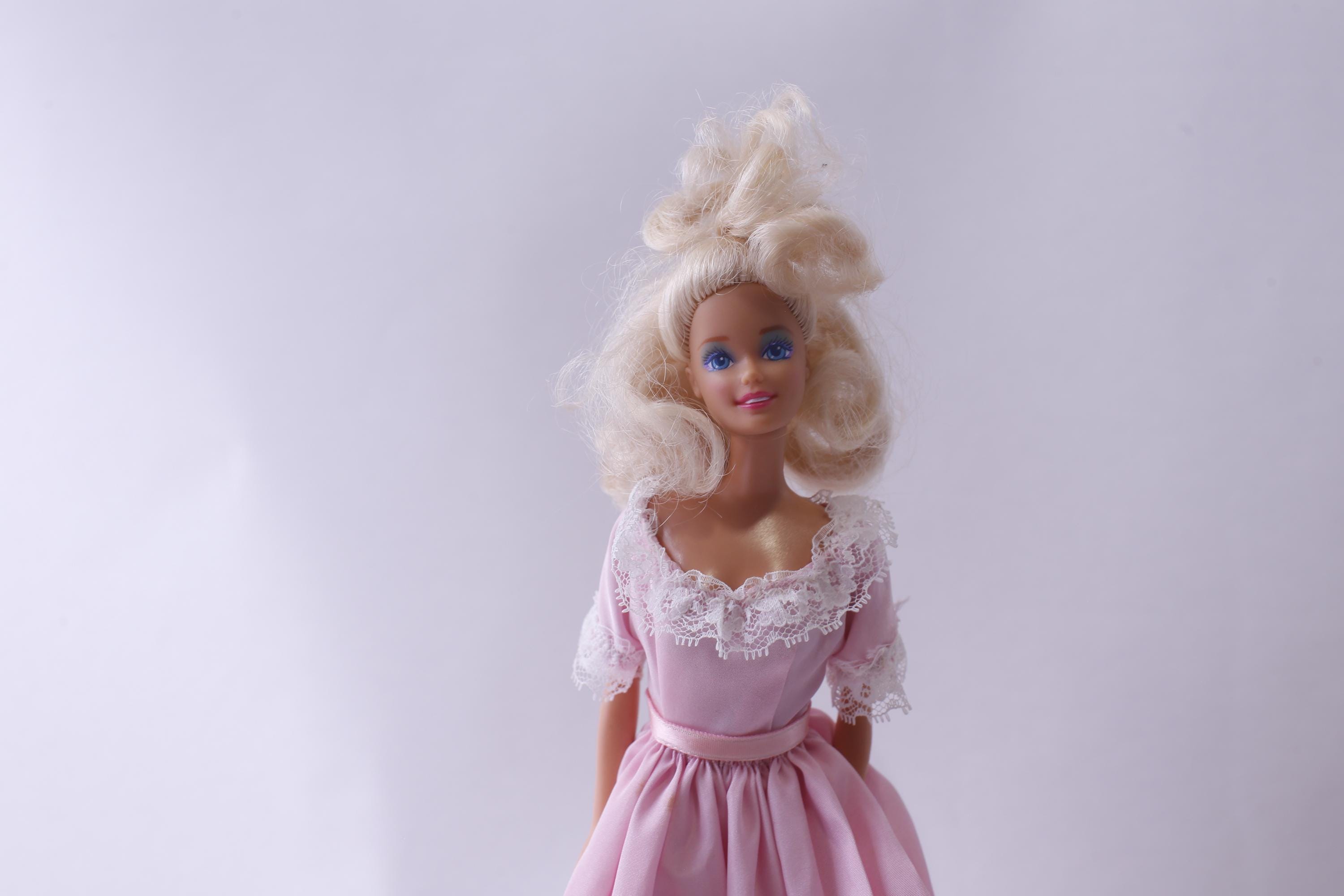barbie コレクション❤️お姫様マイサイズ送料込みお値下げ期間‼️ Late 1980s Barbie Doll Wearing Pink Gown With White Lace, Mattel