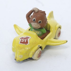 Shirt Tales, Bogey the Monkey in Yellow Banana Car, Toy Vehicle, 1981, ERTL, Hallmark Cards, Diecast, Vintage, ~ WH-07 186