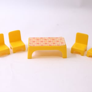 Hasbro, Weebles, Yellow Table with 4 Chairs, Dollhouse Furniture, Roomper Room Playset Part, Replacement, Toy, Accessory, ~ 240127-WH 798