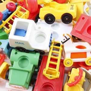 Vintage Fisher Price Little People Accesorios #2 - ELIJA SU PROPIO - Coches Muebles Sillas Signos Camas Carretera Juguetes Camión de Bomberos ~ 1183