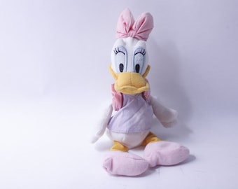 レトロなDisneyデイジーダックぬいぐるみ レトロディズニーストア限定 デイジーダック ピンク&パープルドレス