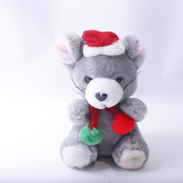 Souris de Noël en peluche portant une écharpe et un chapeau rouges, peluche, commerce oriental, animal en peluche, décoration des fêtes, affichable, ~ 240127-WH 809