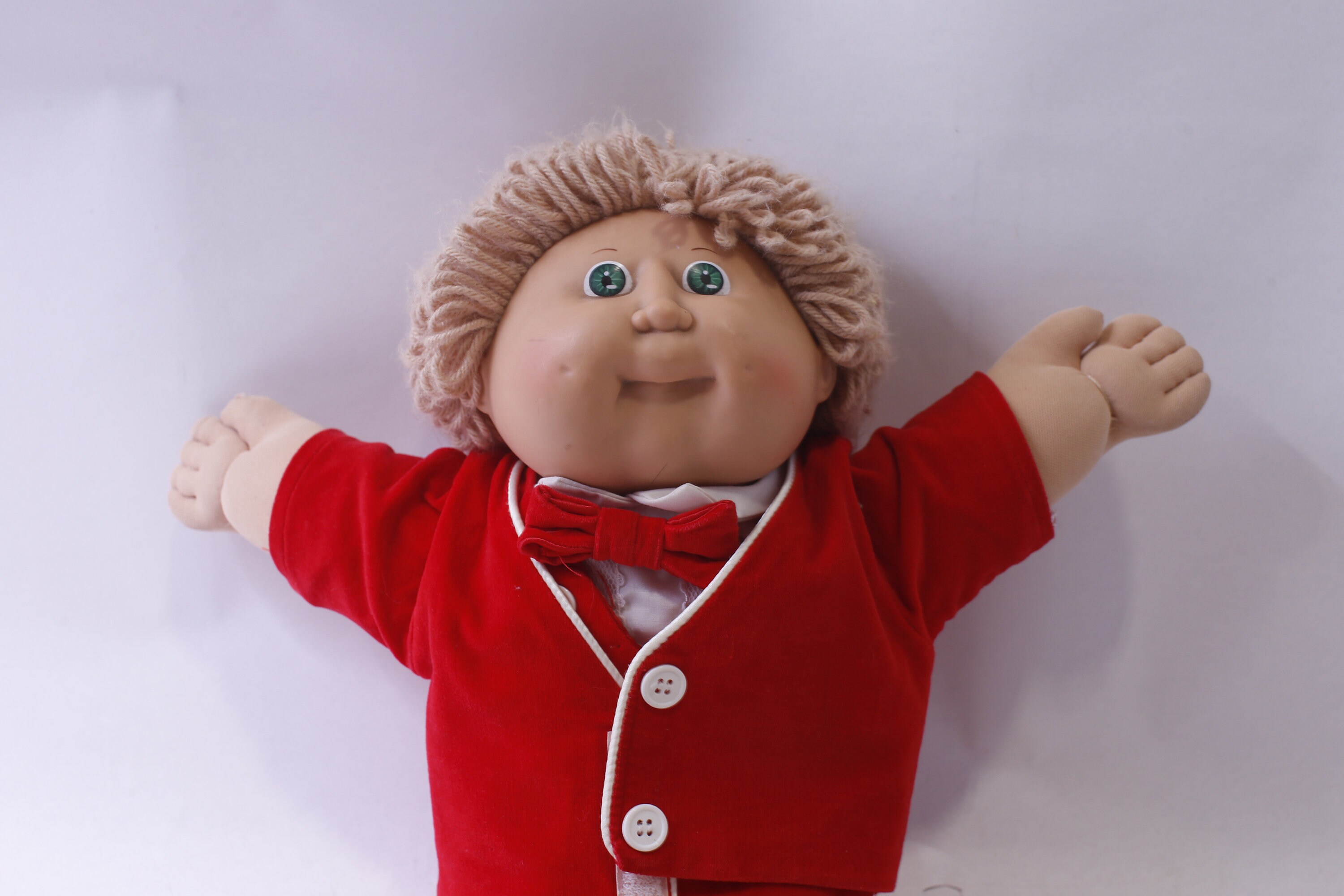 Cabbage Patch Kids, Muñeca de niño con traje rojo, chaqueta roja con  pajarita roja, juguete suave, coleccionable vintage, ~ 240326-WH 889 - Etsy  México, image size:3000x2000