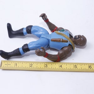 Jakks Pacific, 1997, Titan Sports, Figura de acción, Hombre negro, Traje azul, Cuerda, Cuchillo, Figura, Juguete, Vintage, Coleccionable, ~ 20-01-1122 imagen 3