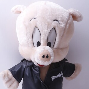 Looney Tunes, Porky, Pig, That's All Folks, Chaqueta de cuero negro, 16 ", personaje de dibujos animados, peluche vintage, animal de peluche, ~ 20-29-1030