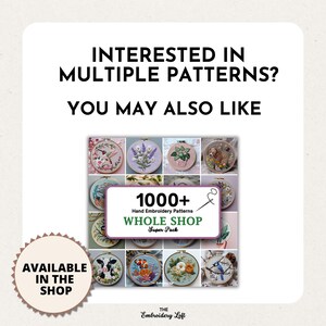 K&ouml;nnte beinhalten: Eine Collage aus 16 kleinen Stickmustern mit verschiedenen Designs, darunter Tiere, Blumen und Naturmotive. Der Text "1000+ Hand-Stickmuster Gesamter Shop Super Pack" ist in der Mitte der Collage dargestellt. Der Text "Im Shop erh&auml;ltlich" ist in einer Sternform unterhalb der Collage dargestellt.