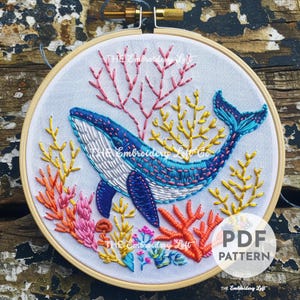 クジラとサンゴの刺繍タペストリー クジラの刺繍パターン | 海 | 青 | ザトウクジラ | 花柄デザイン | DIY