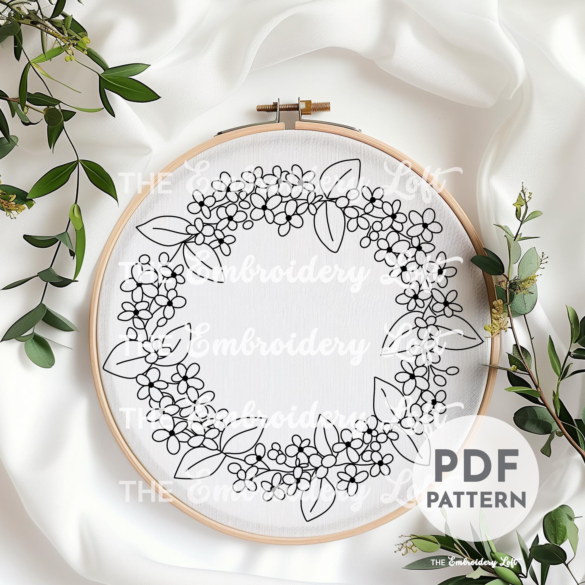 ライラックリースの手刺繍パターン、紫色のライラックの花のデザイン