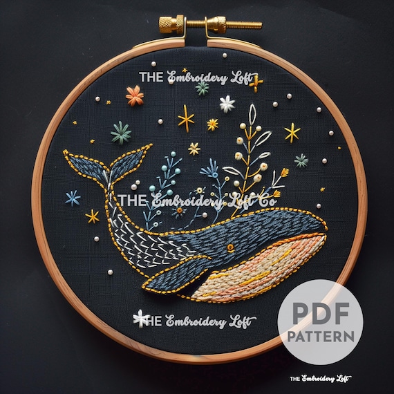 天空のクジラの手刺繍パターン、星と花のあるシロナガスクジラ、花の