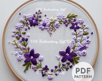 紫色の花のハート型リースの手刺繍パターン、紫色の花のハート型リース