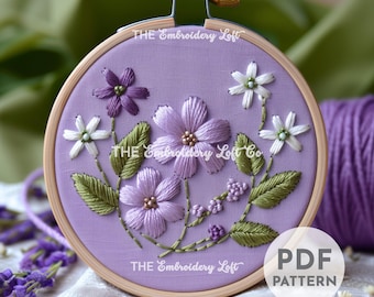 Handbroderimönster med lila och vita blommor, mönster med lila blommor, blommönster, handbroderimönster PDF, nybörjarbroderi