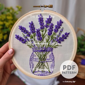 Vase mit Lavendel Handstickerei Muster, Muttertagsgeschenk, lila Lavendel Muster, Lavendel Stickerei, Handstickerei Muster PDF