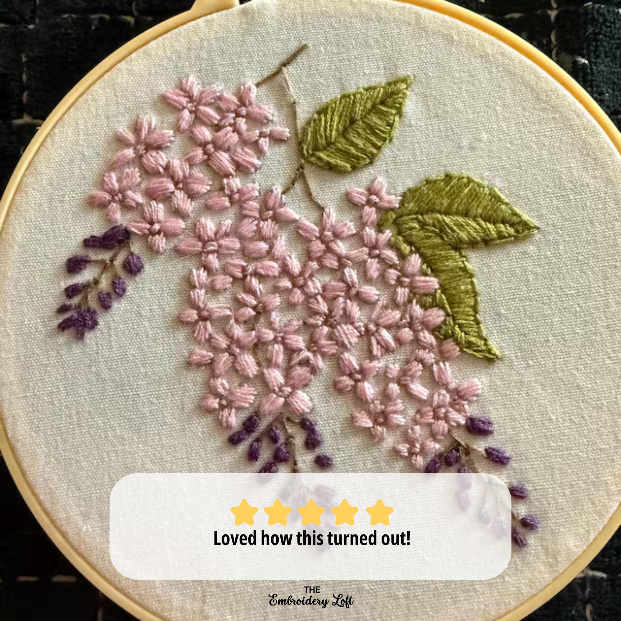 ライラックの枝の手刺繍パターン、紫のライラックの花、ピンクの