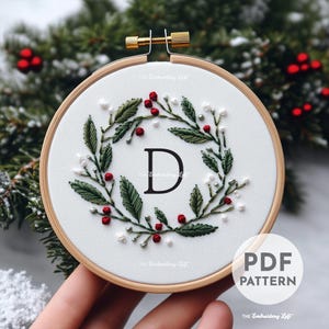Diseño de adorno navideño con la letra D, adorno de bordado con inicial personalizado, patrón de bordado a mano en PDF, bordado de monograma para principiantes