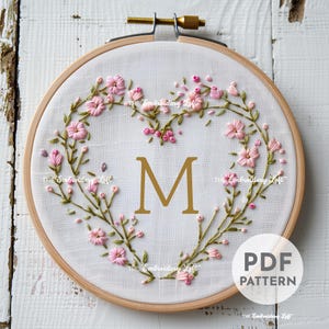 Buchstabe M Valentinstag Stickerei, personalisierte Anfangsstickerei Verzierung, Monogramm Stickerei Geschenk, Handstickerei Muster PDF, Anfänger