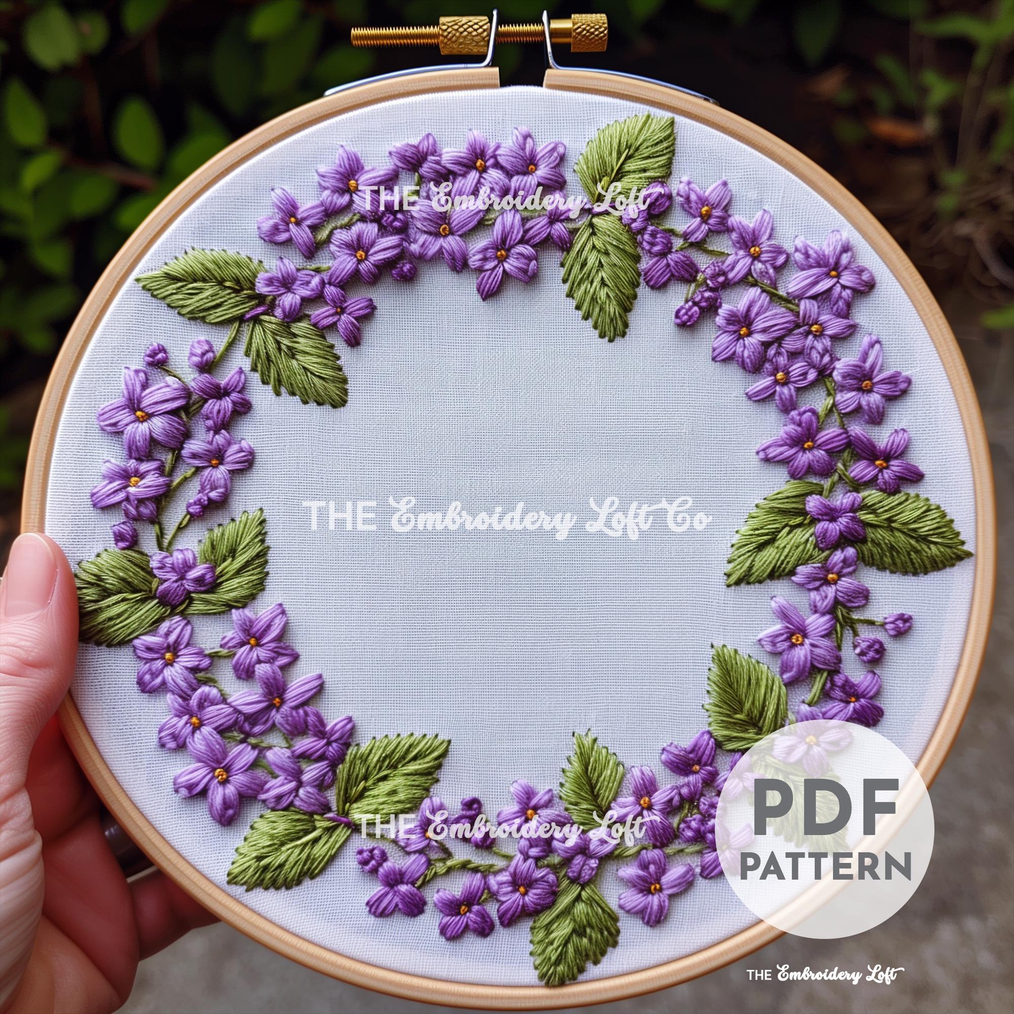 ライラックリースの手刺繍パターン、紫色のライラックの花のデザイン