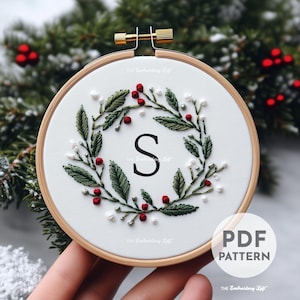 Design de enfeite de natal com letra S, enfeite de bordado inicial personalizado, padrão de bordado à mão em PDF, bordado de monograma, iniciante