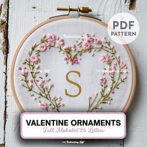 Ornamento de bordado inicial personalizado para o dia dos namorados, pacote completo de alfabeto, presente de bordado de monograma, padrão de bordado à mão em PDF, iniciante