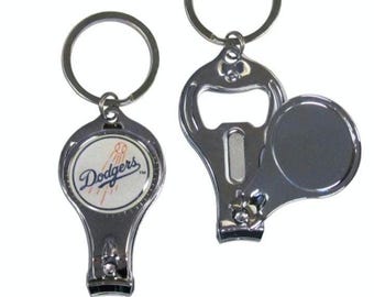 Llavero 3 en 1 de la MLB, cortaúñas y abrebotellas. Cordón de los Dodgers gratis con tu compra.