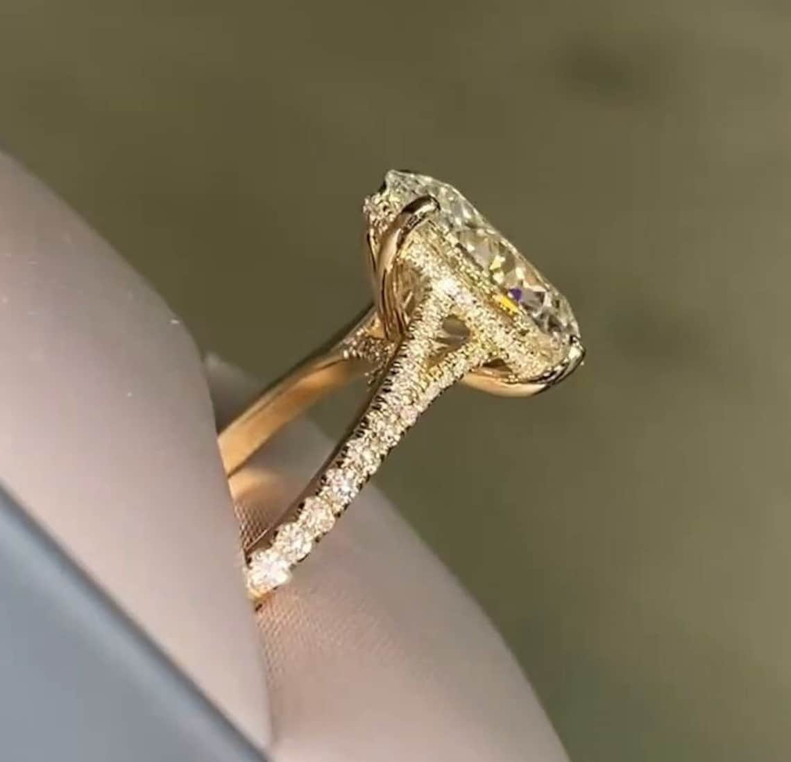 4 CT Oval Moissanite Engagement Ring – Split Shank Prong Set Solid Gold ...