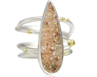 Soft Taupe Druzy Quartz Ring on a Swirled Band. Size 7 1/4.