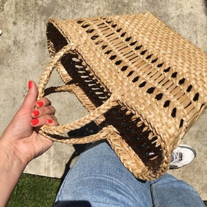 Handmade Rattan Fruit & Bread Basket – Woven Willow Serving Tray with Handles – Boho Kitchen or Picnic Beach Storage Basket