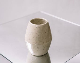 Portaescobas hecho a mano: una idea de regalo para los amantes del matcha