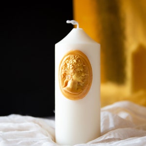 Luxurious Golden Portrait Relief Pillar Candle – Antique Home Decor, Baroque Design, Victorian Style Vintage Sculpture Candle, Christmas Eve