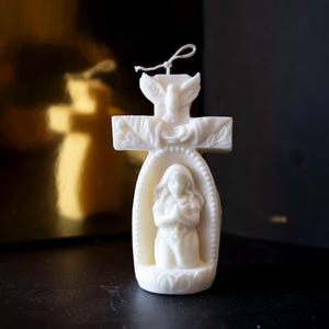 Cross Religious Candle with Holy Dove Figure – Perfect for Prayer, Holy Communion, Baptism, Memorials, Reunions, and Christmas Dinners.