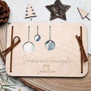 Personalisiertes Geldgeschenk zu Weihnachten - lustiges Weihnachtsgeschenk - Geschenkkarte aus Holz "Scheinachtskugeln"