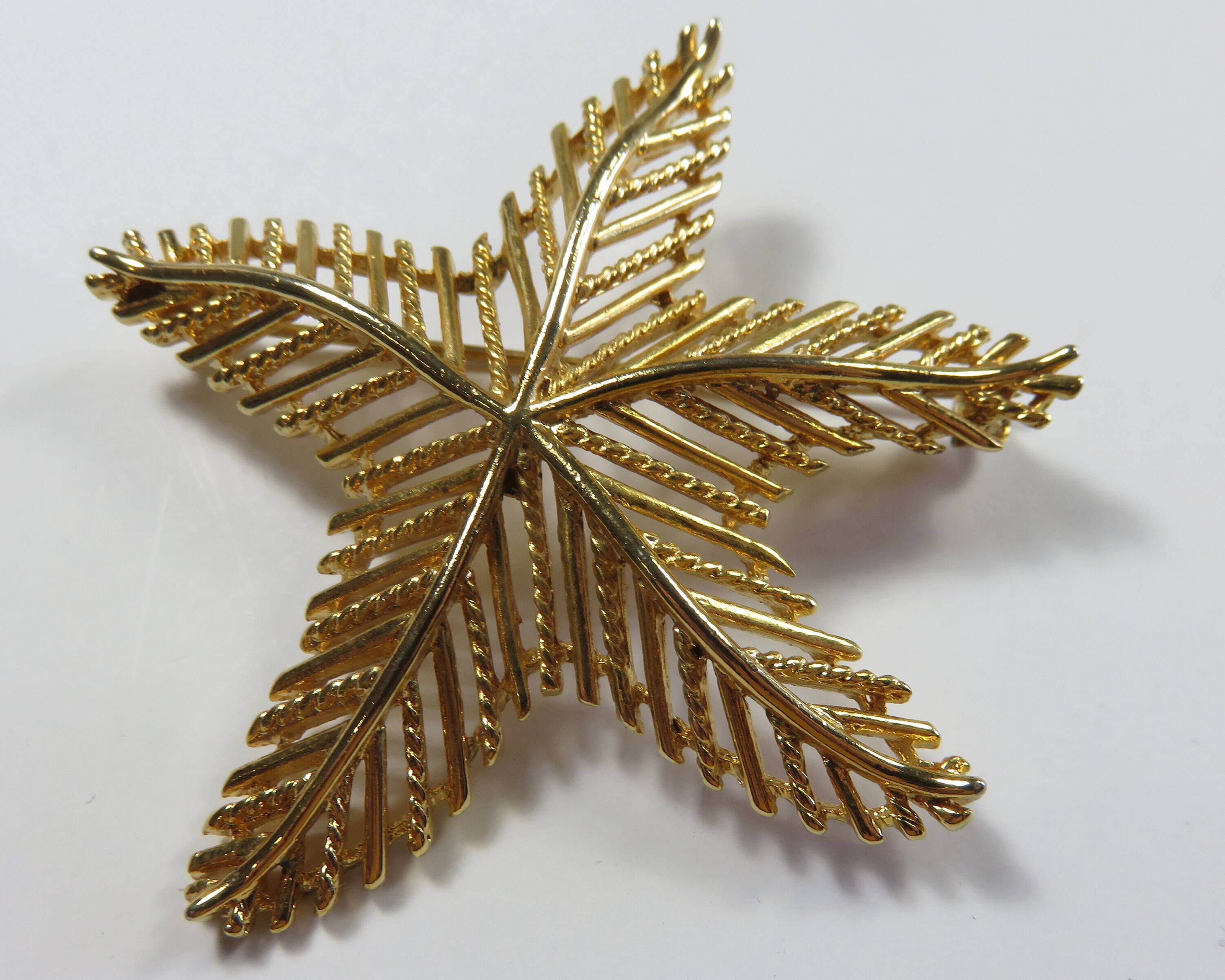 MJent Signed Gold Tone Textured Starfish Brooch Modernist 1970/'s-80/'s SJK Vintage Abstract